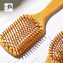 Charger l'image dans la galerie, Brosse en bambou Antistatique Head Spa - POPMYCURLS BOX PARIS