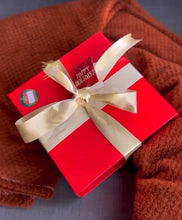 Load image into Gallery viewer, Coffret cadeau solide fermeture aimantée - Rouge brillant - POPMYCURLS BOX PARIS
